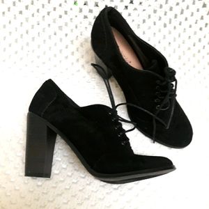 Heel suade like black booties